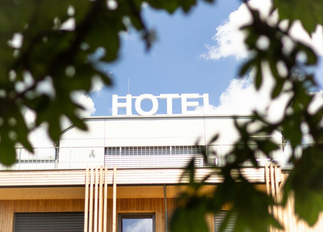 Hotel Weiss Munderfing Exterior photo